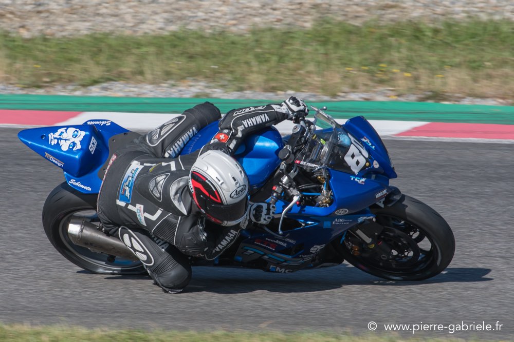 supersport-pirelli-d500_3000.jpg