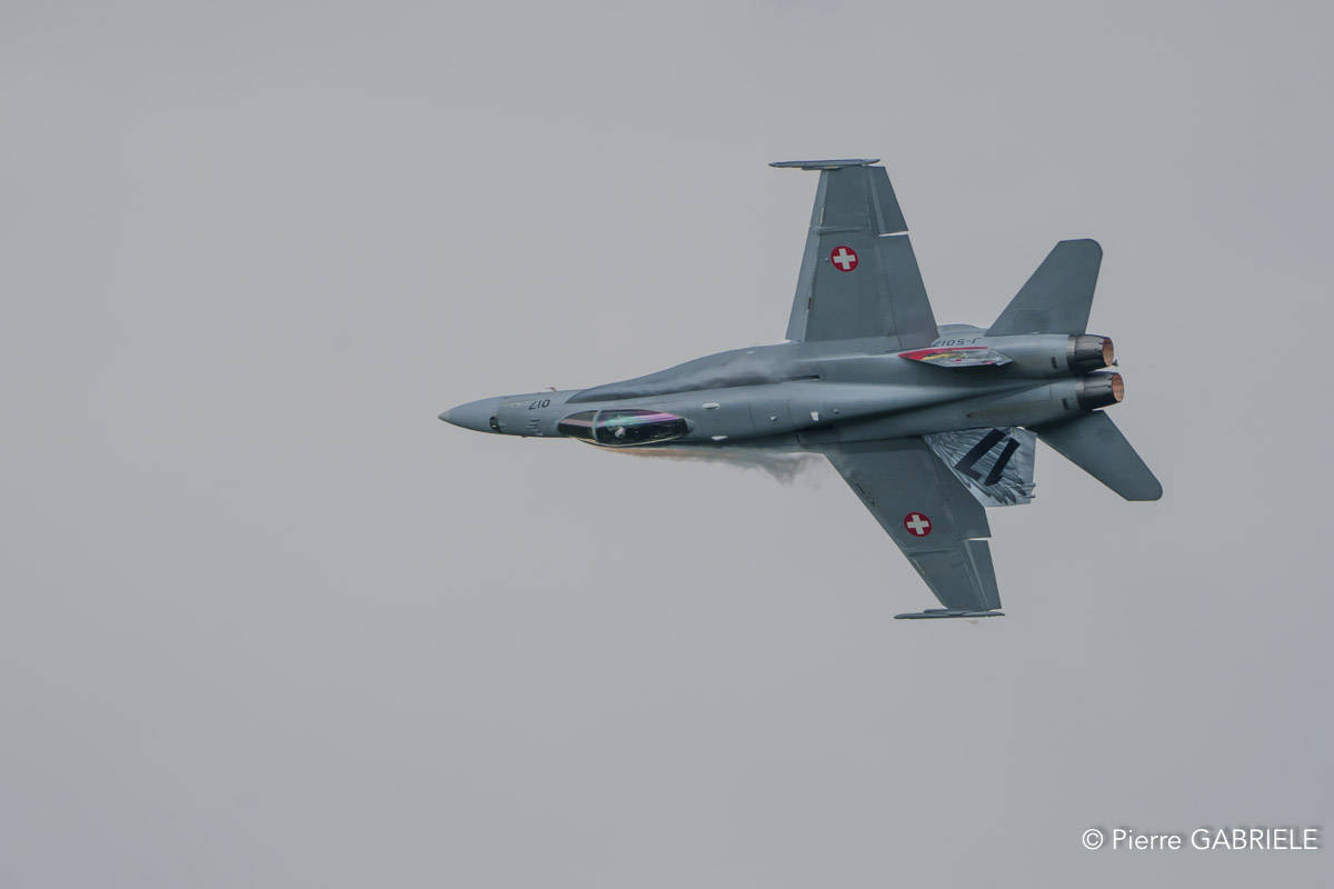 f18-a74_03646