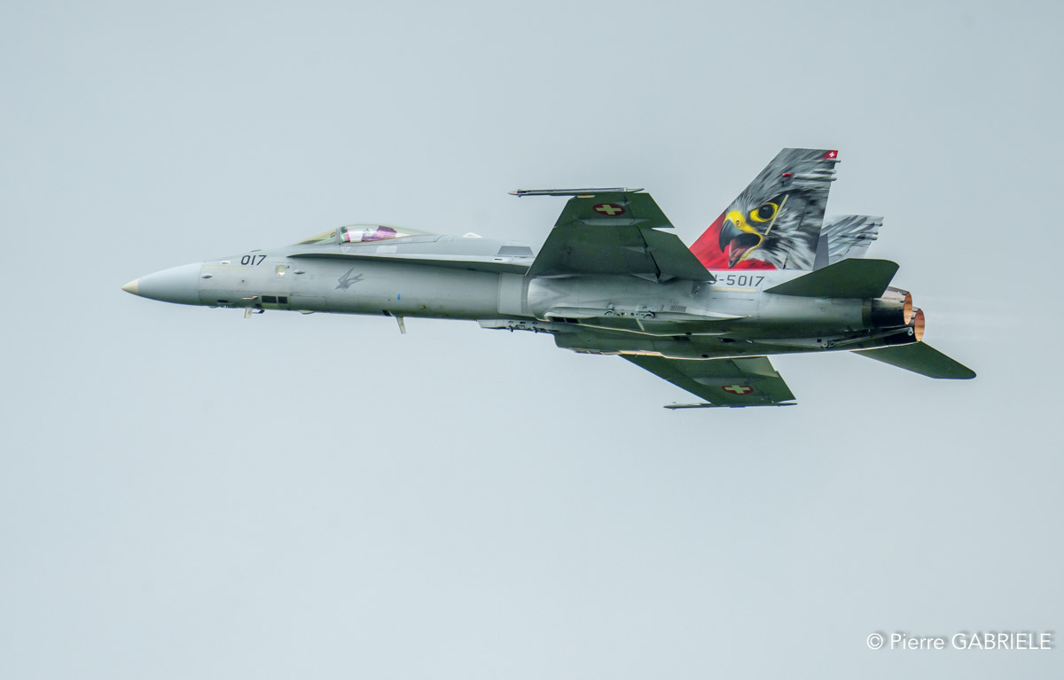 f18-a74_03672