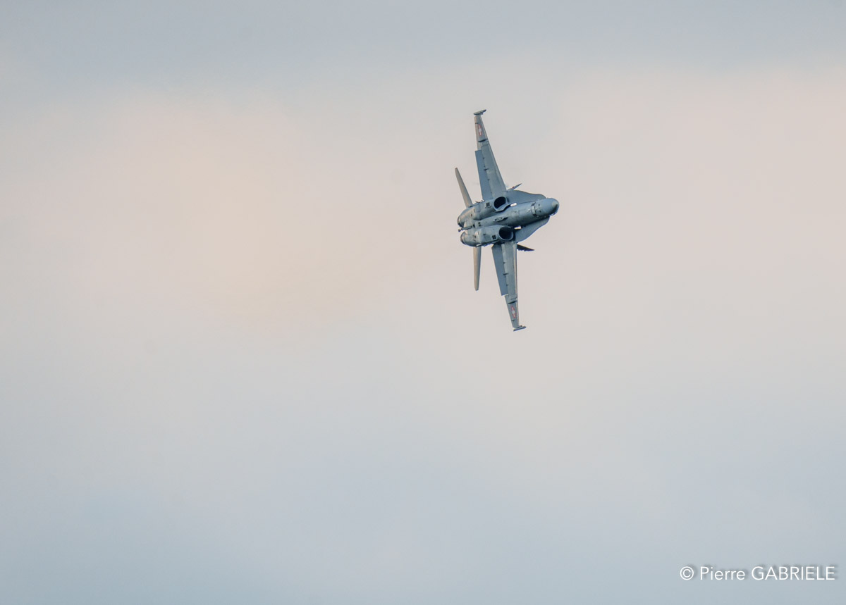 f18-a74_03680