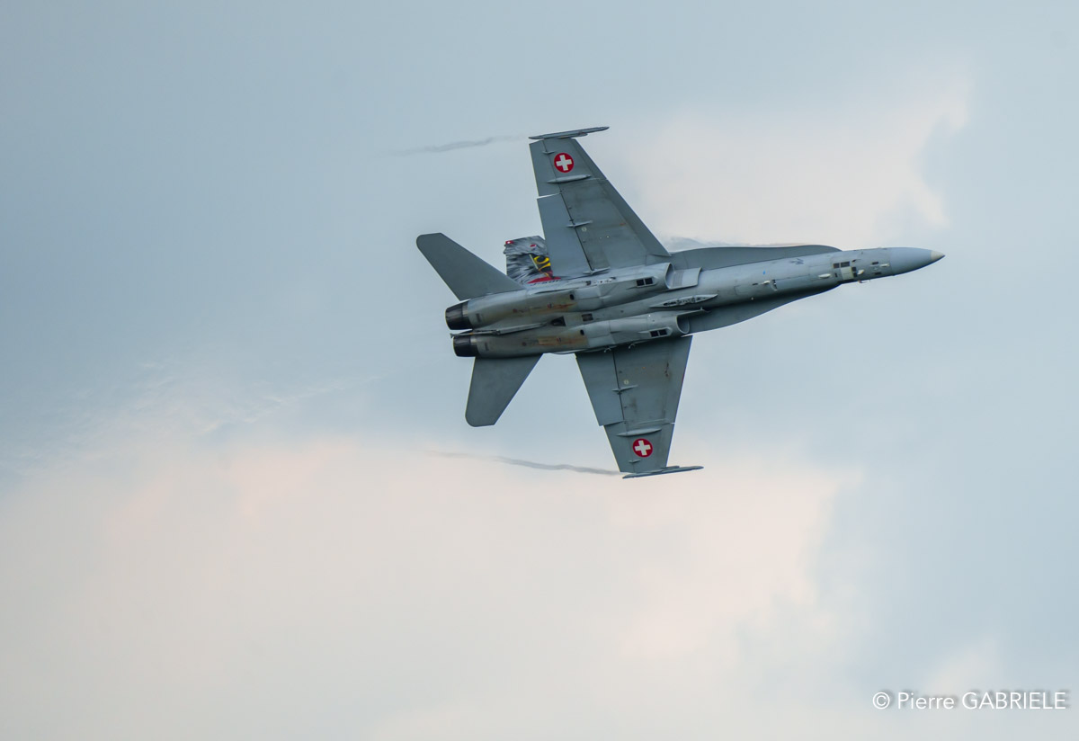 f18-a74_03681
