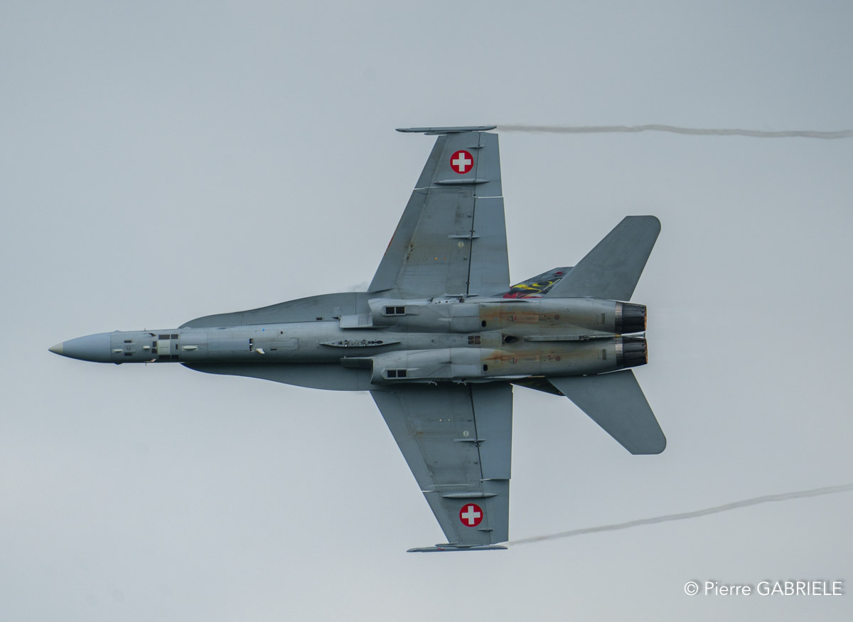 f18-a74_03684