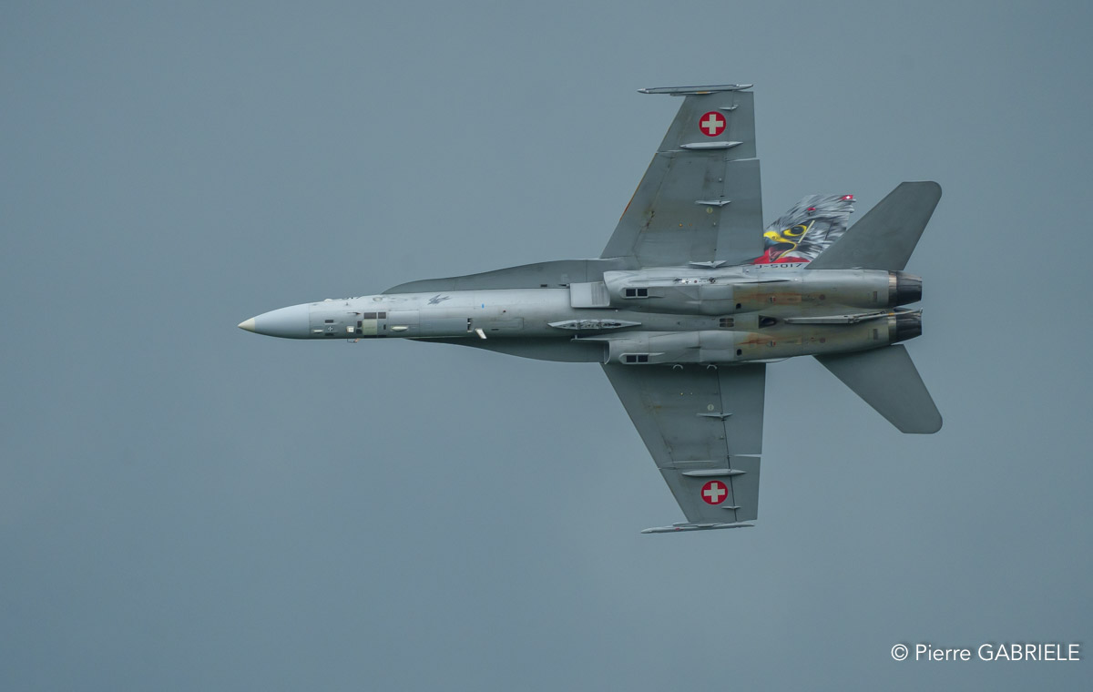 f18-a74_03695