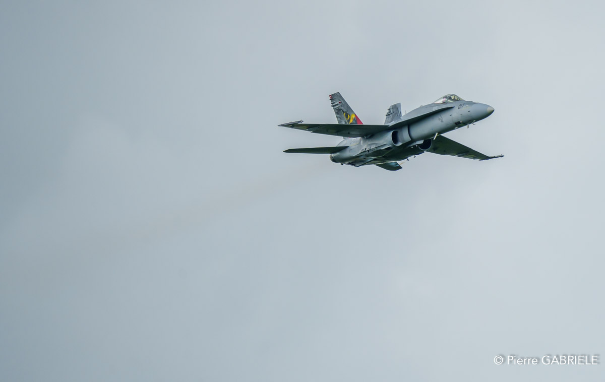 f18-a74_03697