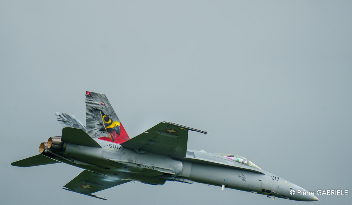 f18-a74_03699