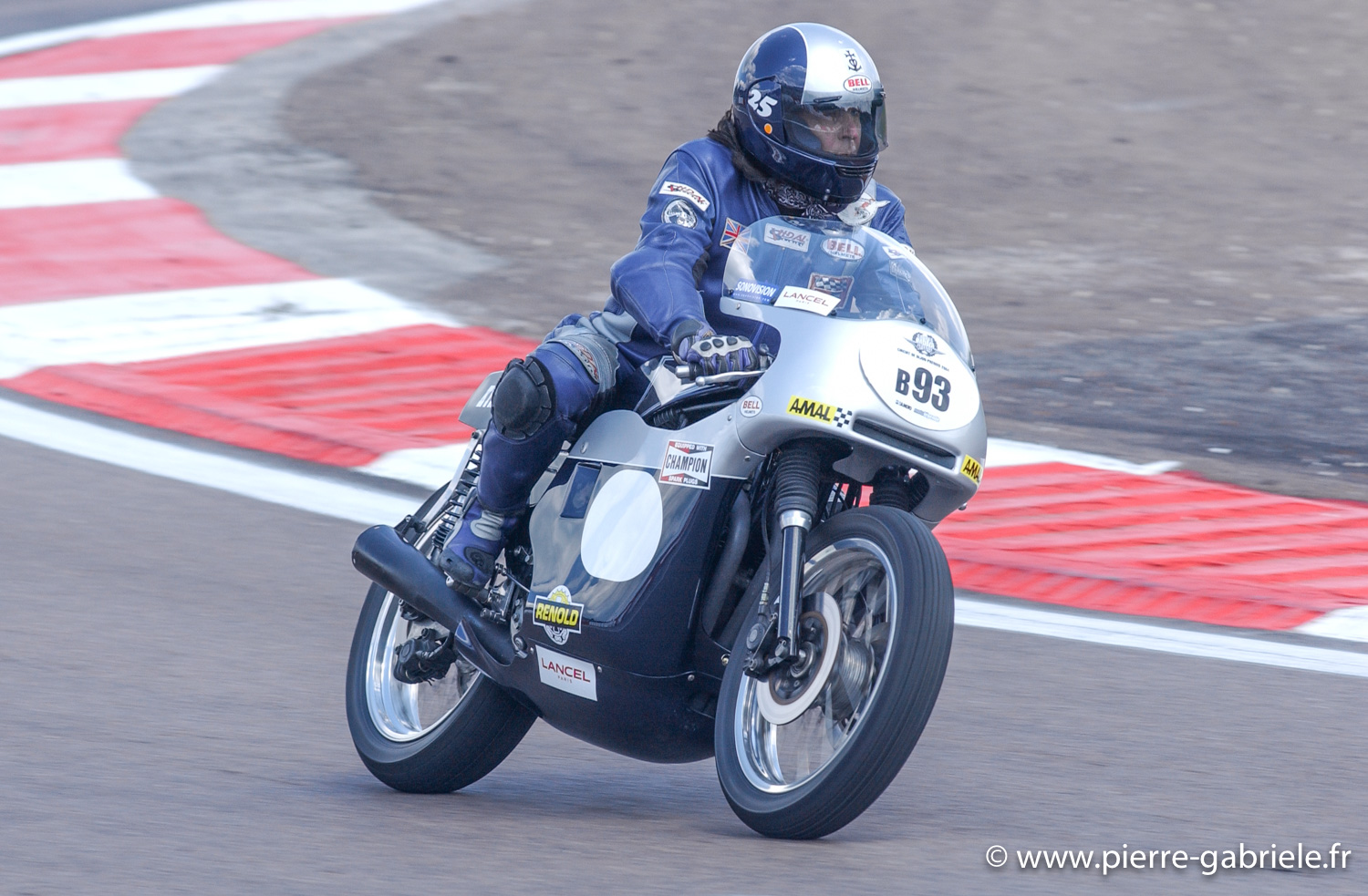 fontainetriumph750.jpg