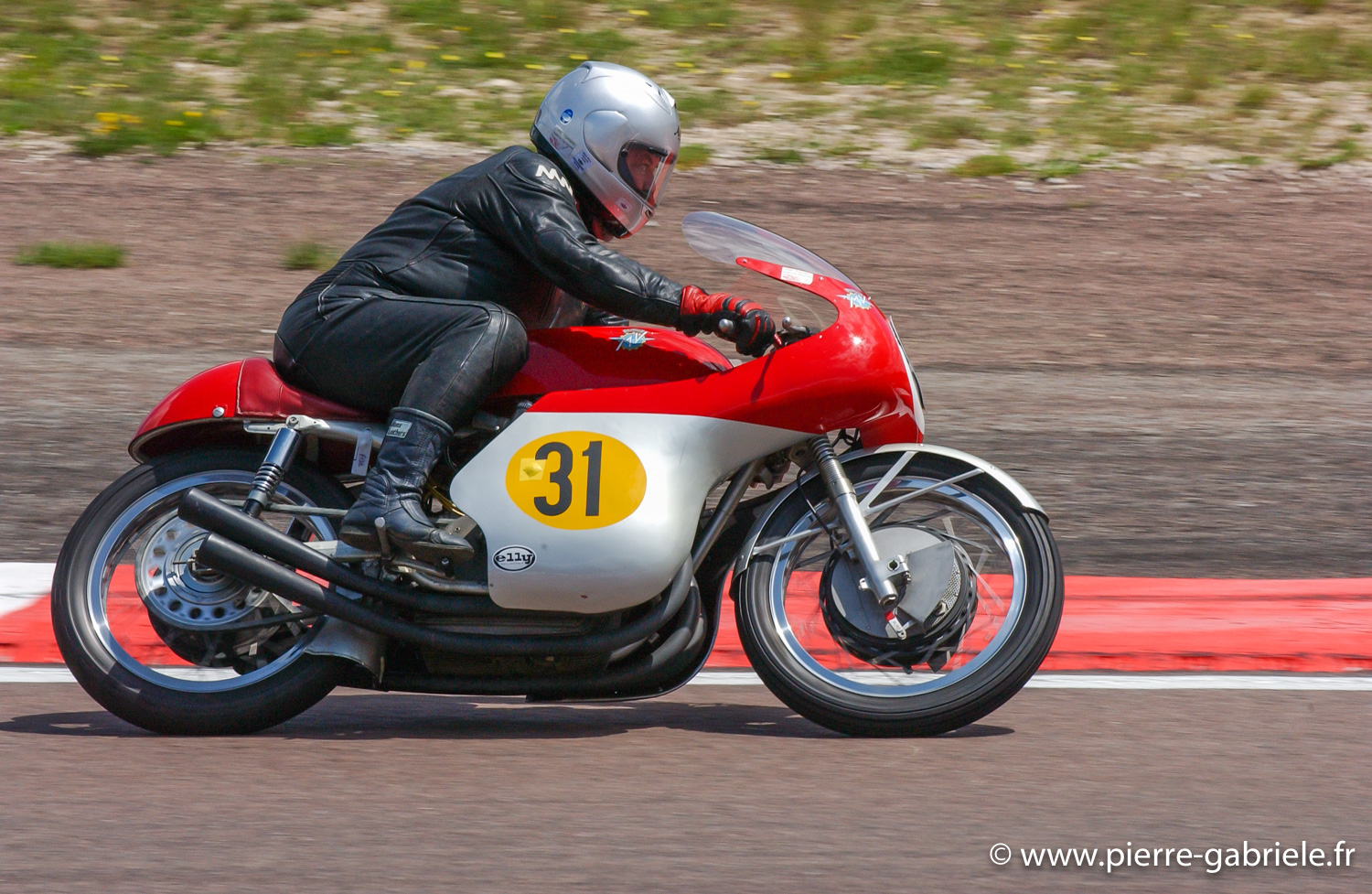 mv50031.jpg