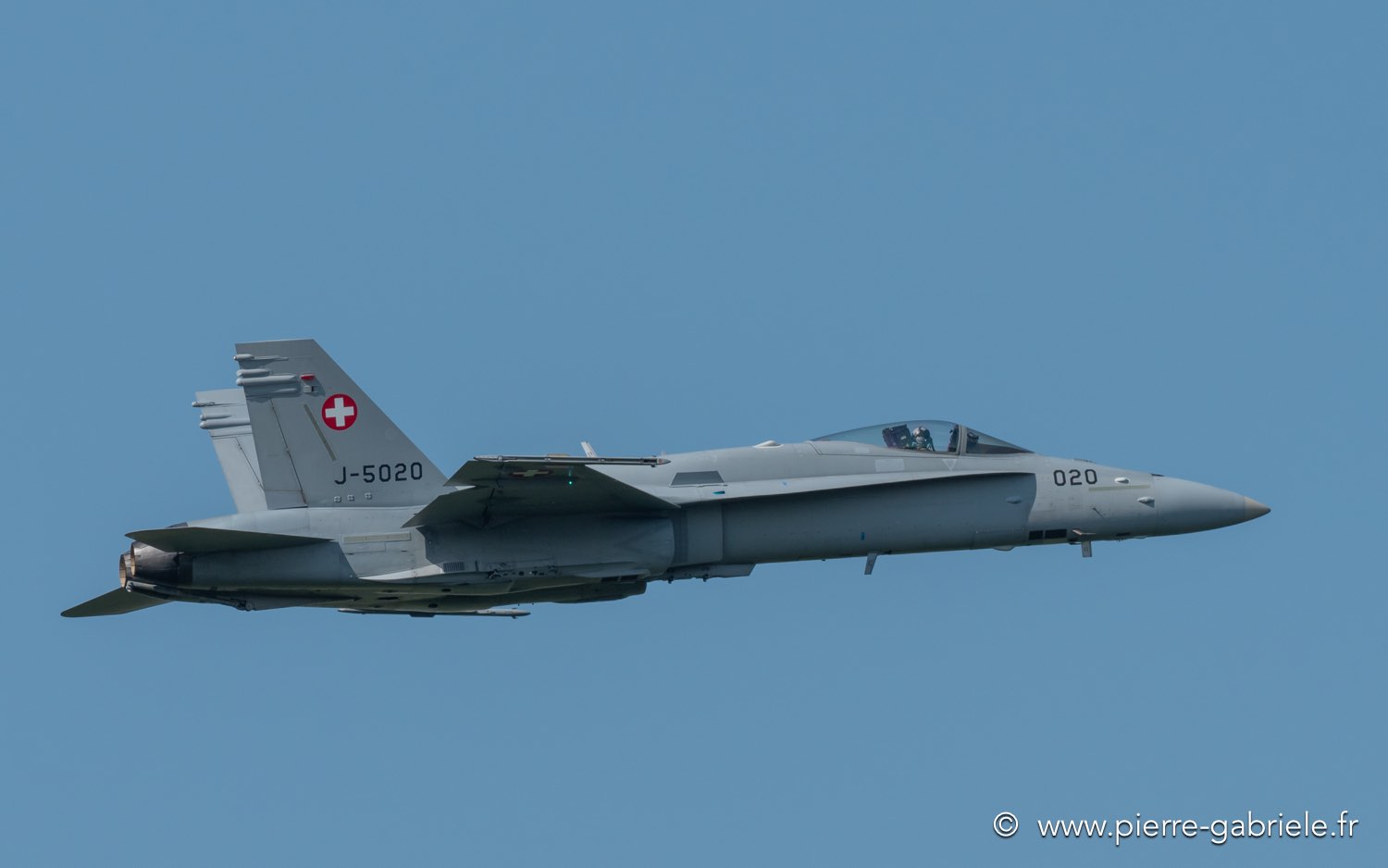 f18-g92_2339.jpg