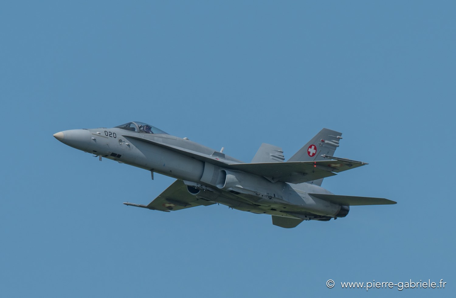f18-g92_2341.jpg