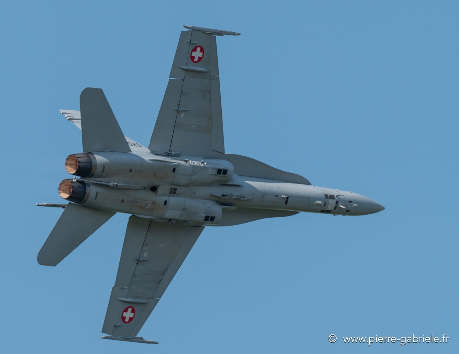 f18-g92_2352.jpg