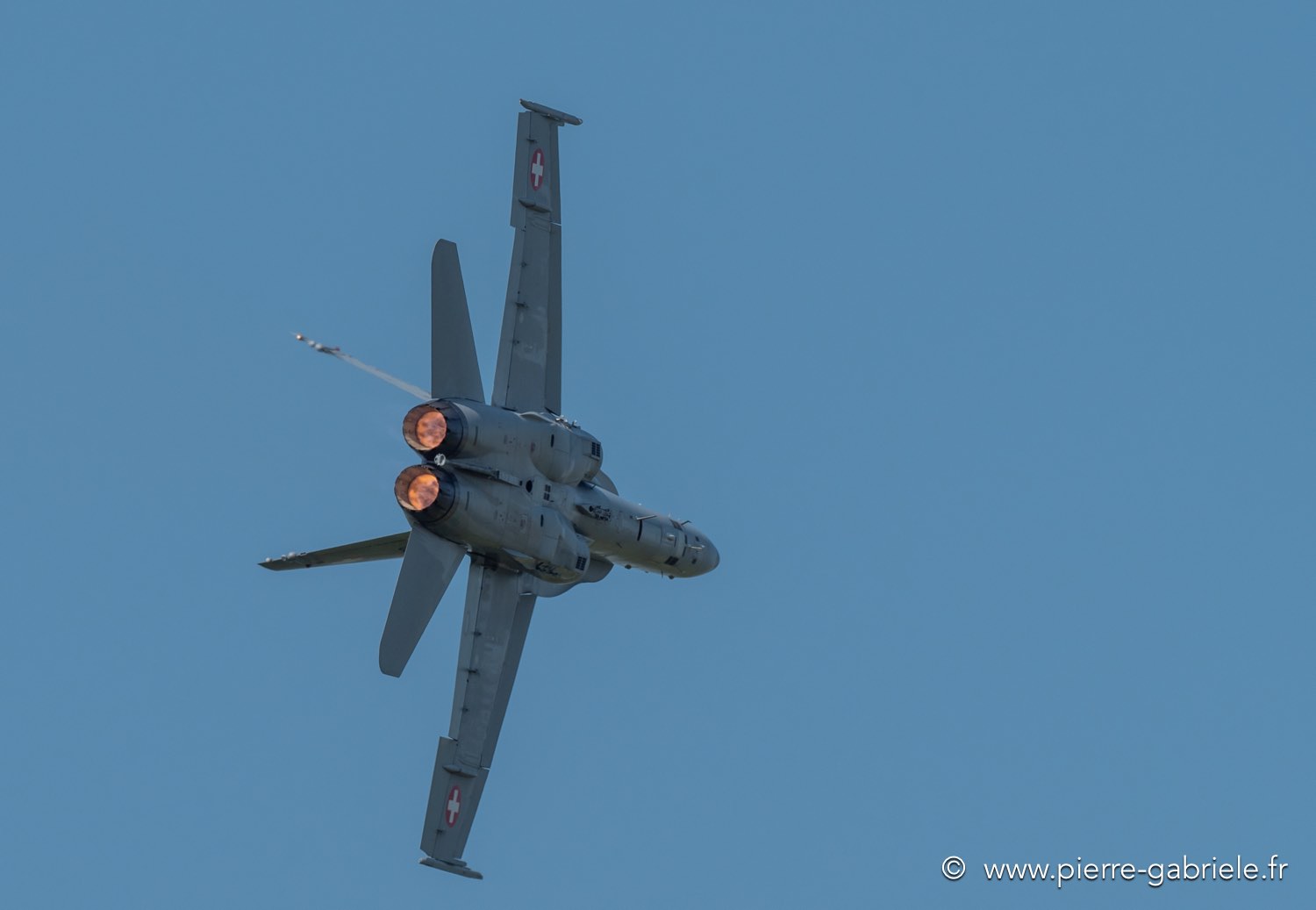 f18-g92_2353.jpg