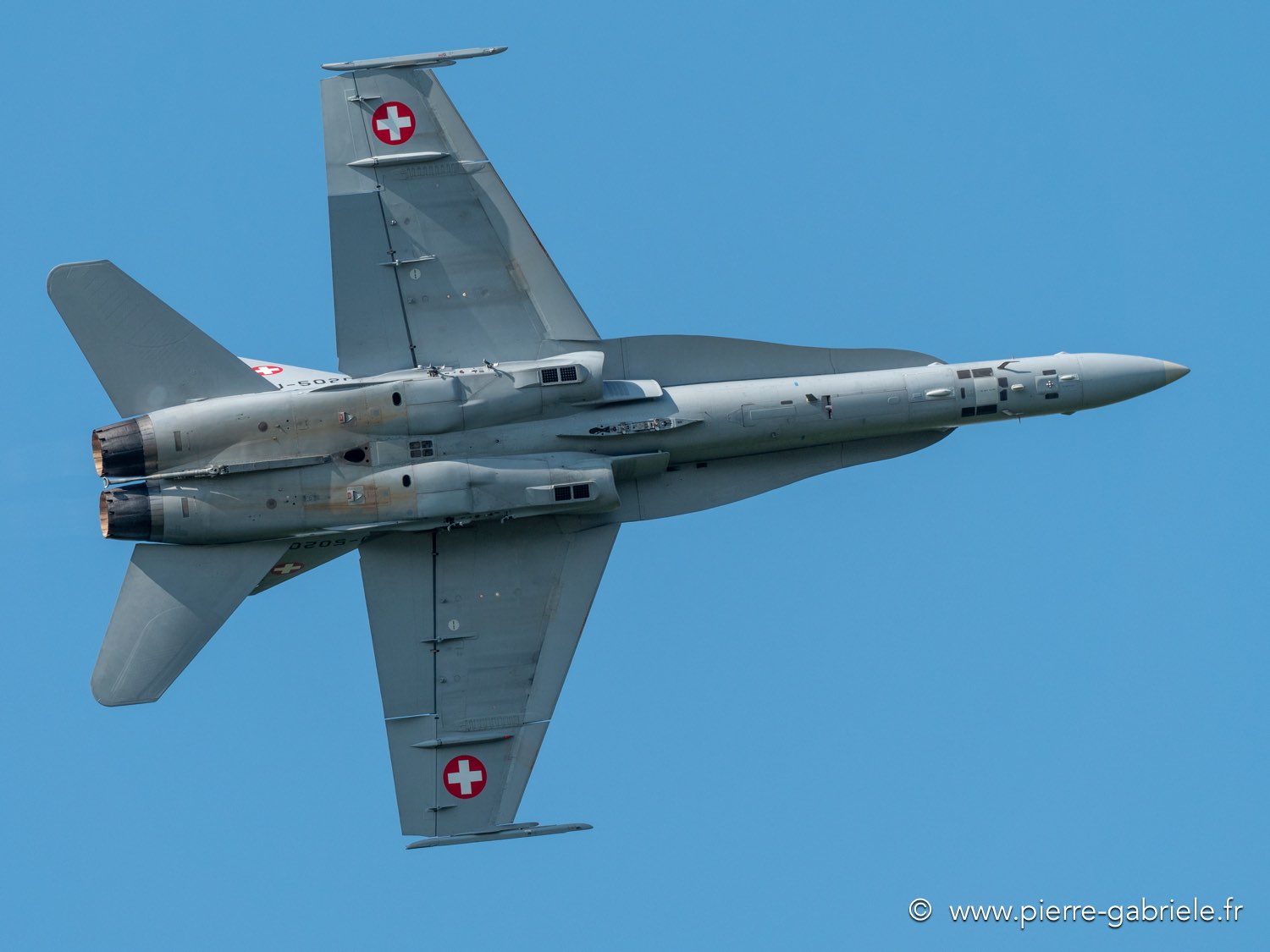 f18-g92_2357.jpg