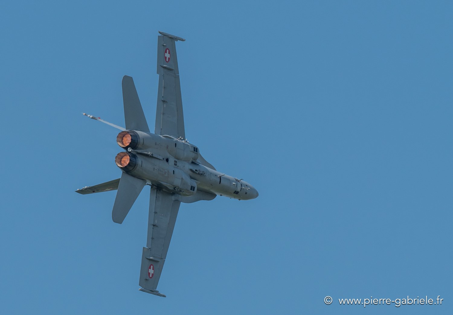 f18-g92_2359.jpg