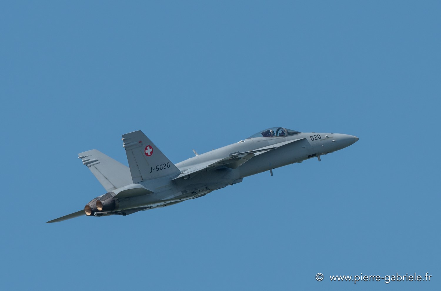 f18-g92_2366.jpg