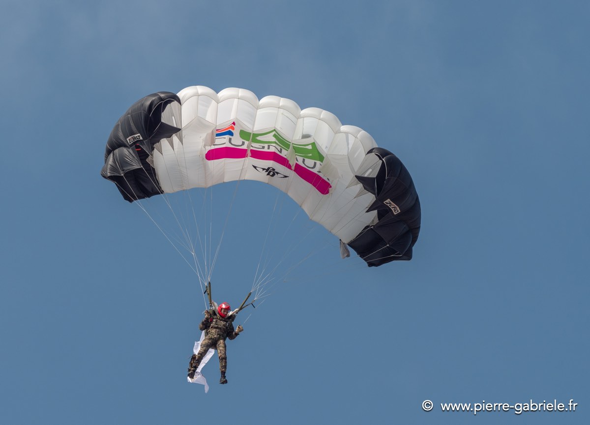 paras-g92_8255.jpg
