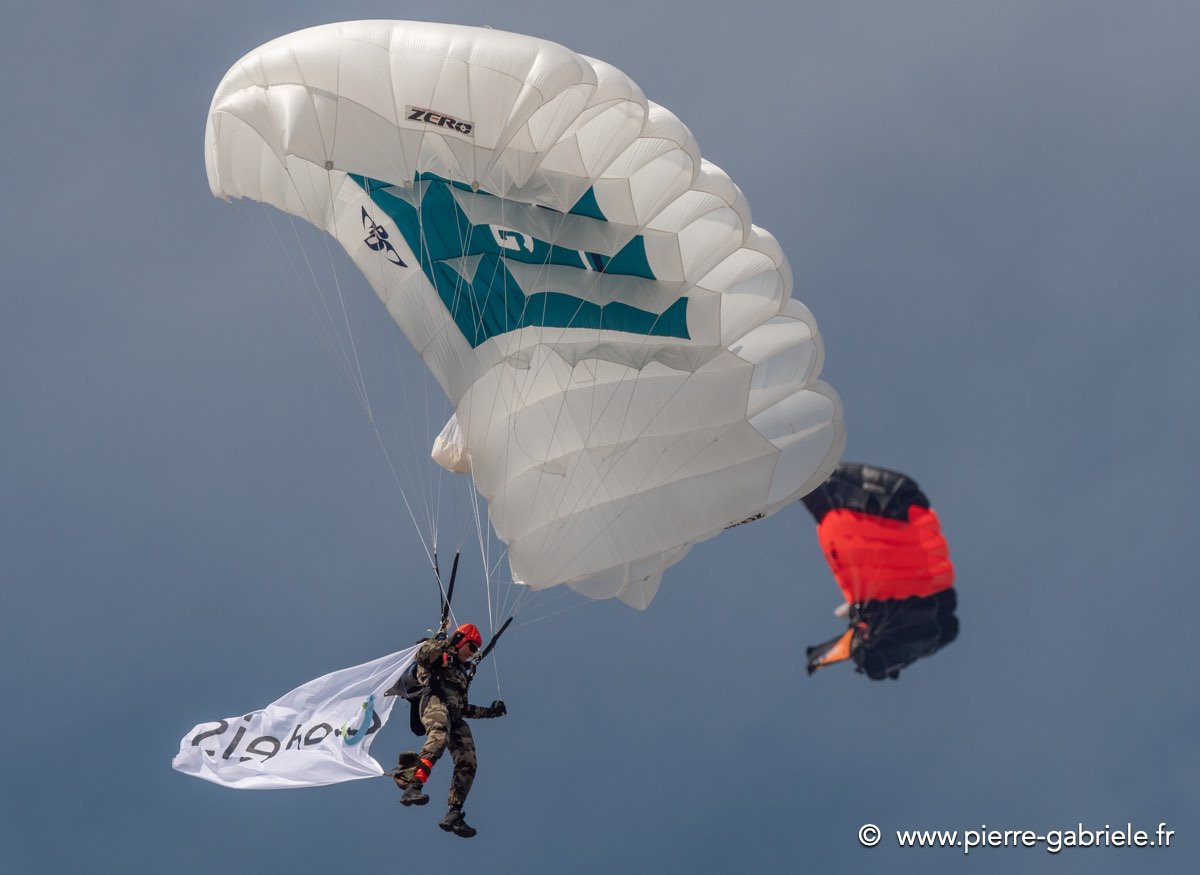paras-g92_8260.jpg