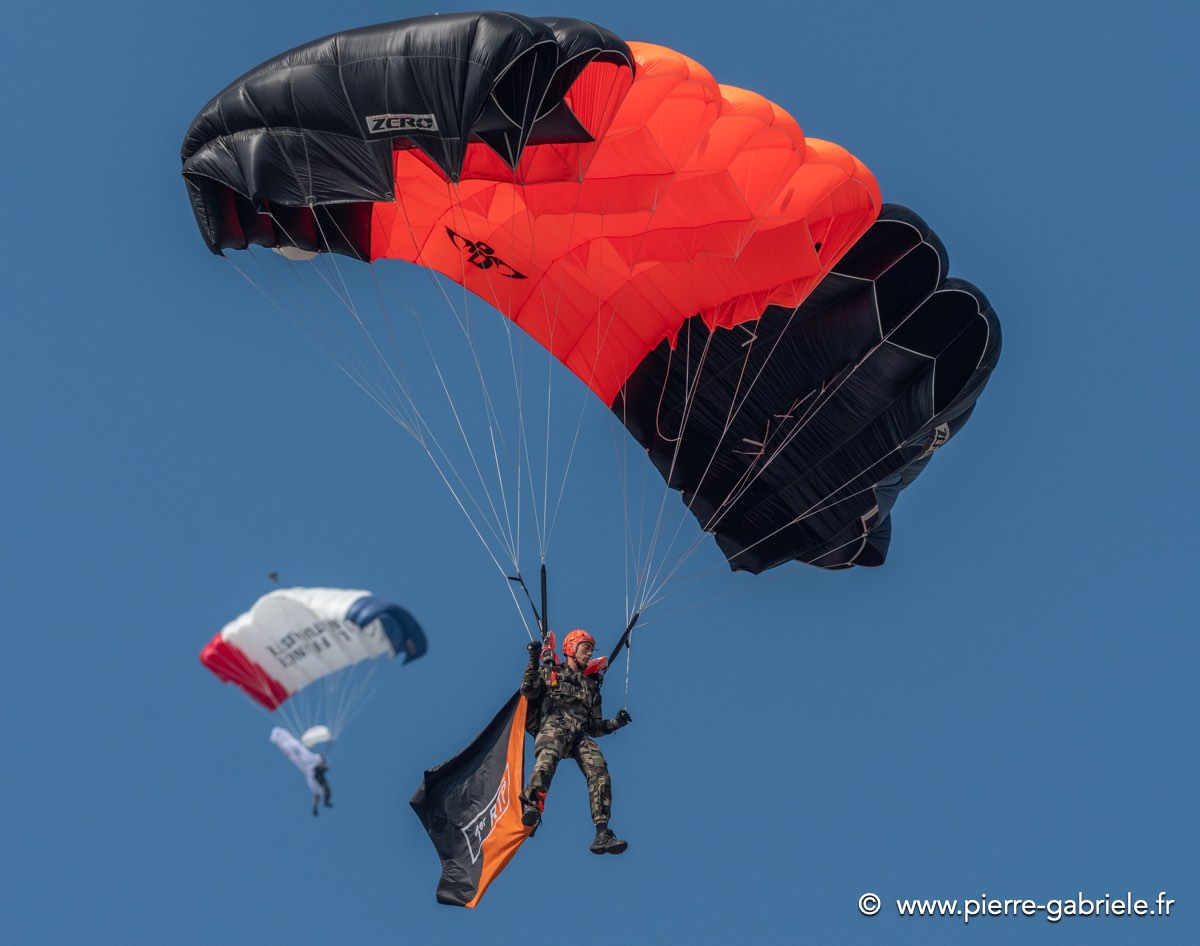 paras-g92_8267.jpg
