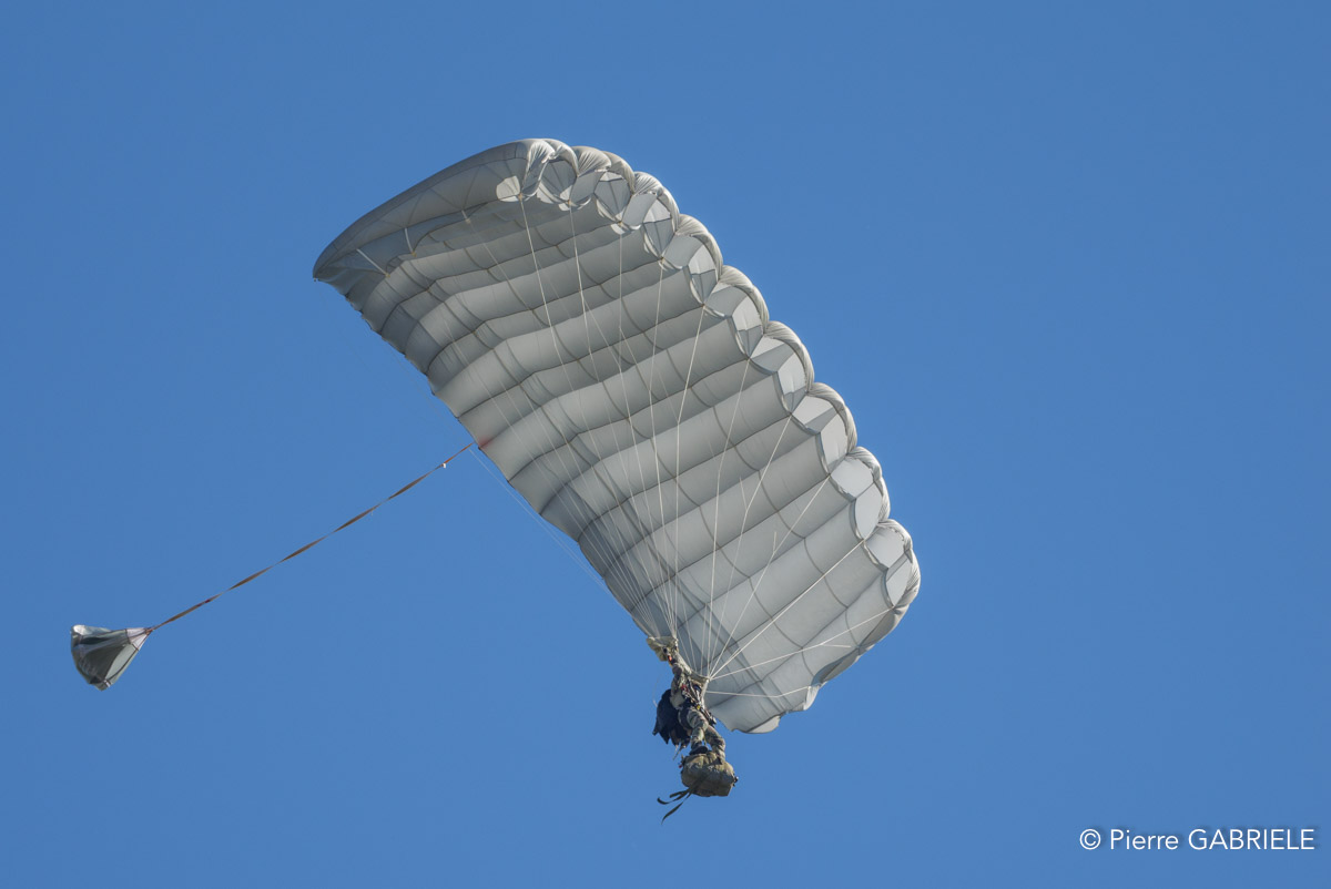 paras-gh7_3090.jpg