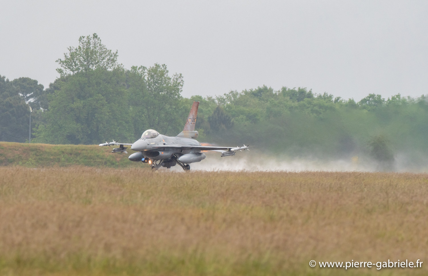 f16-g93_0381.jpg