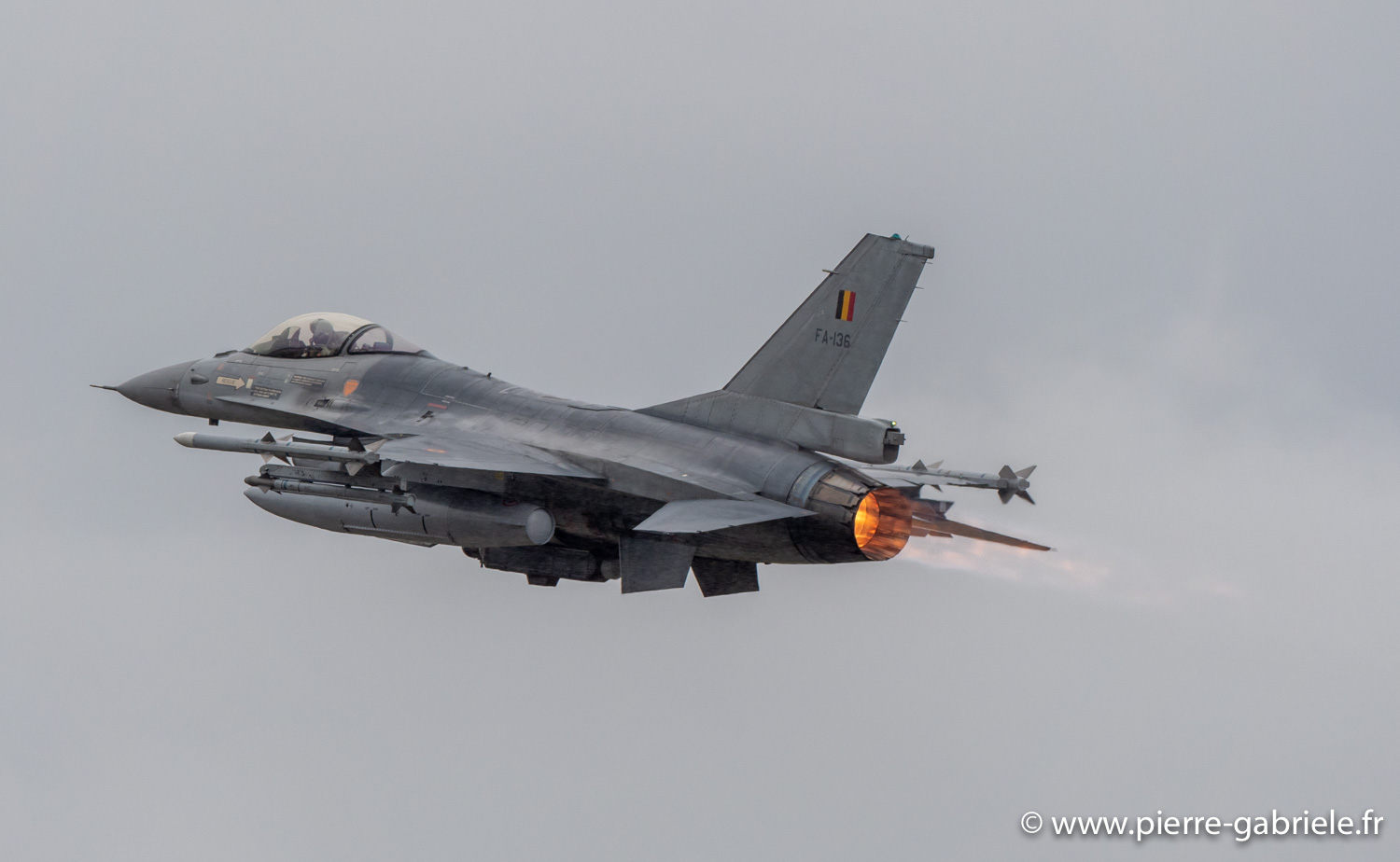 f16-g93_0389.jpg