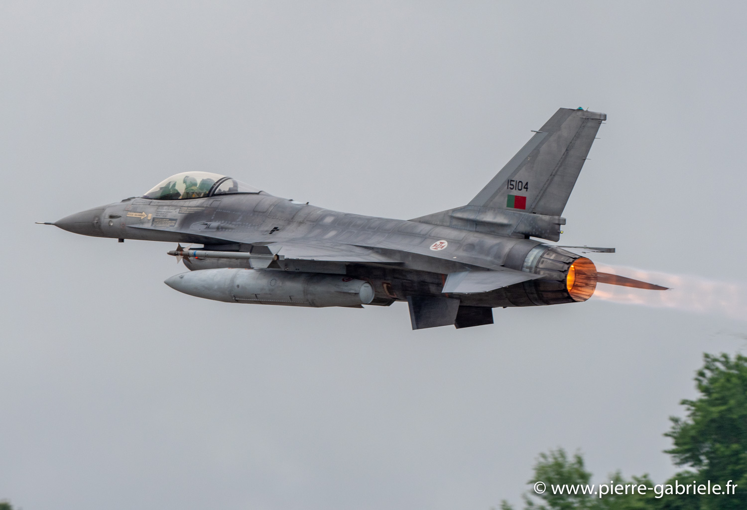 f16-g93_0401.jpg