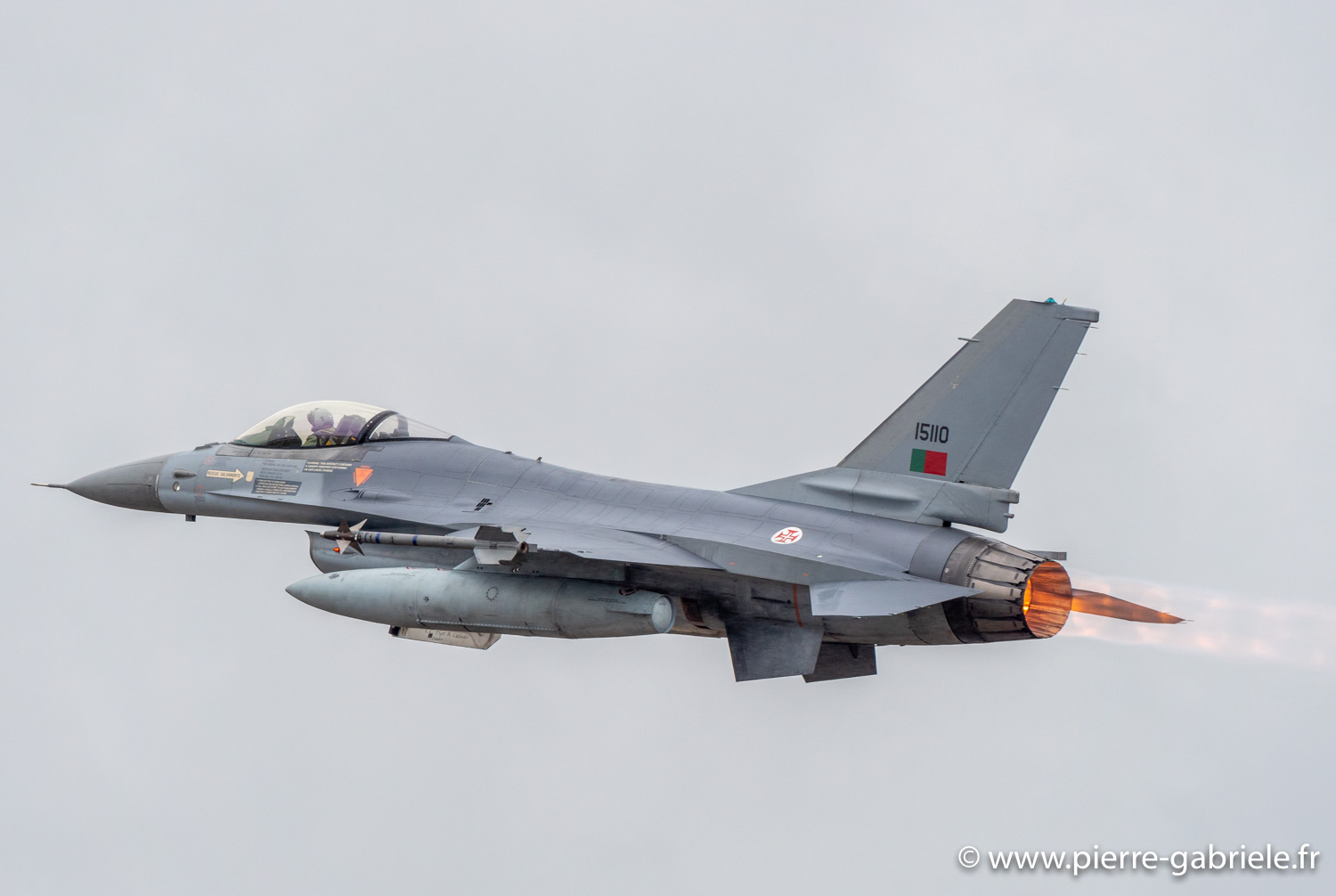f16-g93_0405.jpg