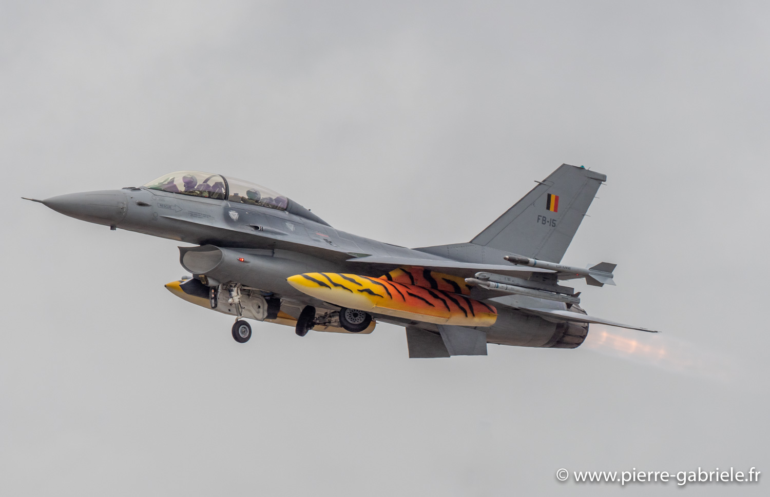 f16-g93_0437.jpg