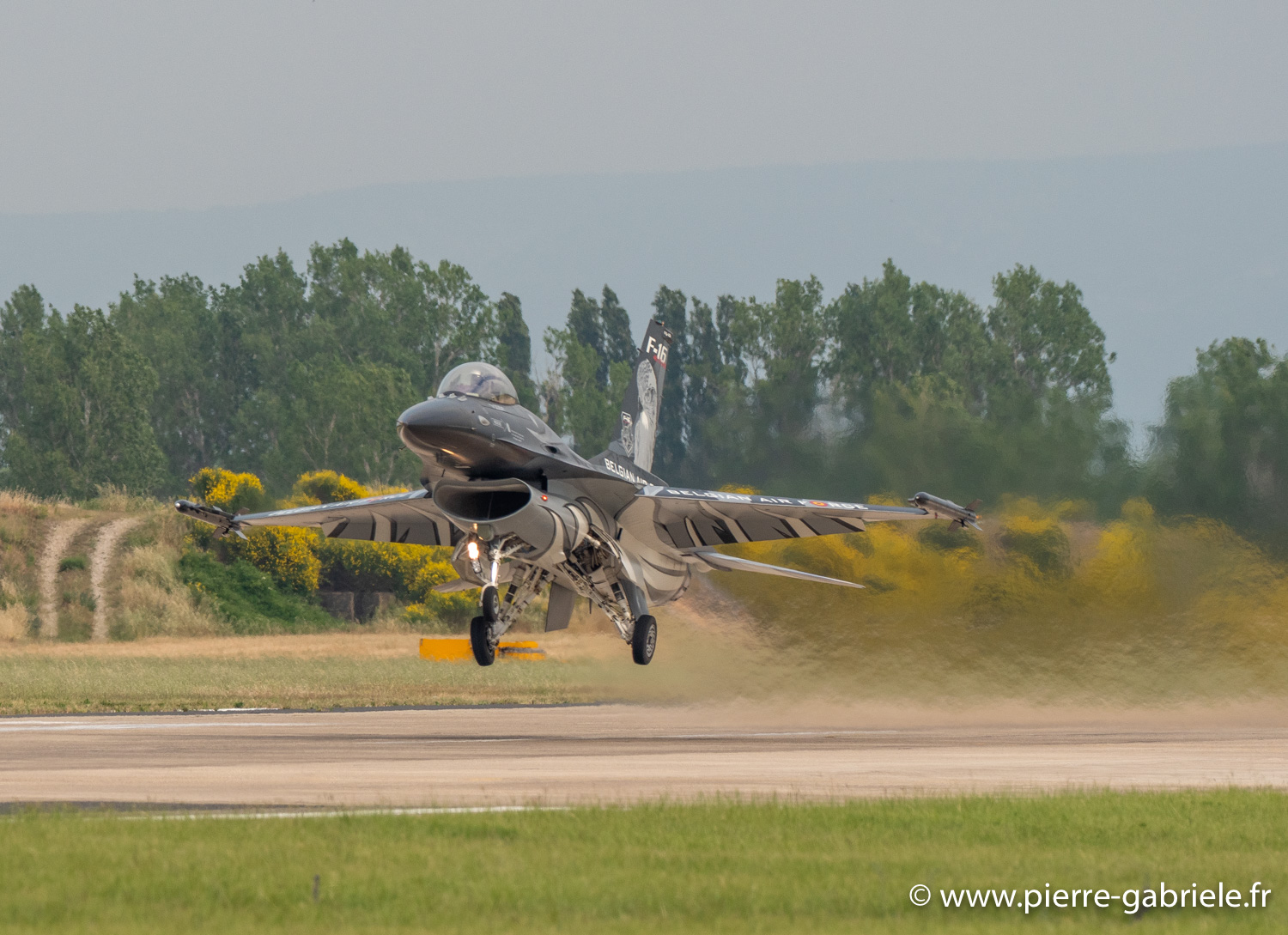 f16-g93_1027.jpg