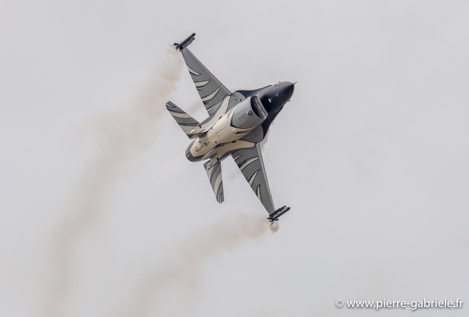 f16-g93_1061.jpg