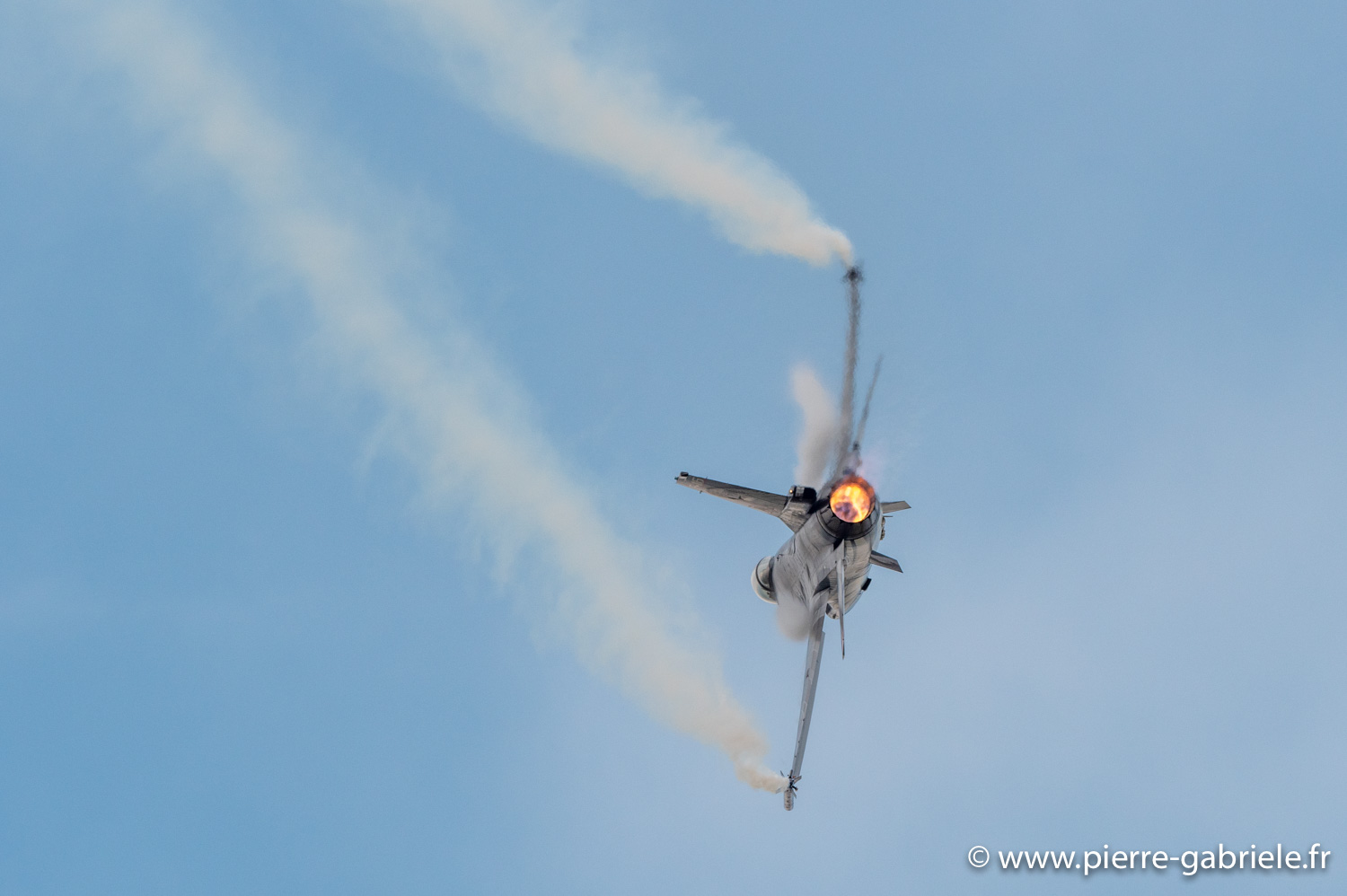 f16-g93_1064.jpg