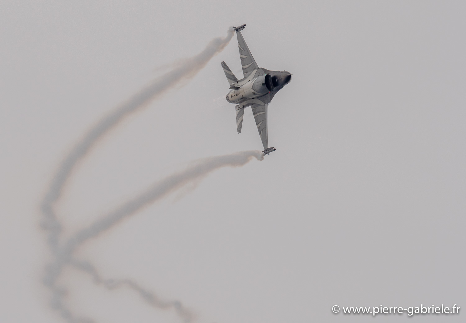 f16-g93_1073.jpg