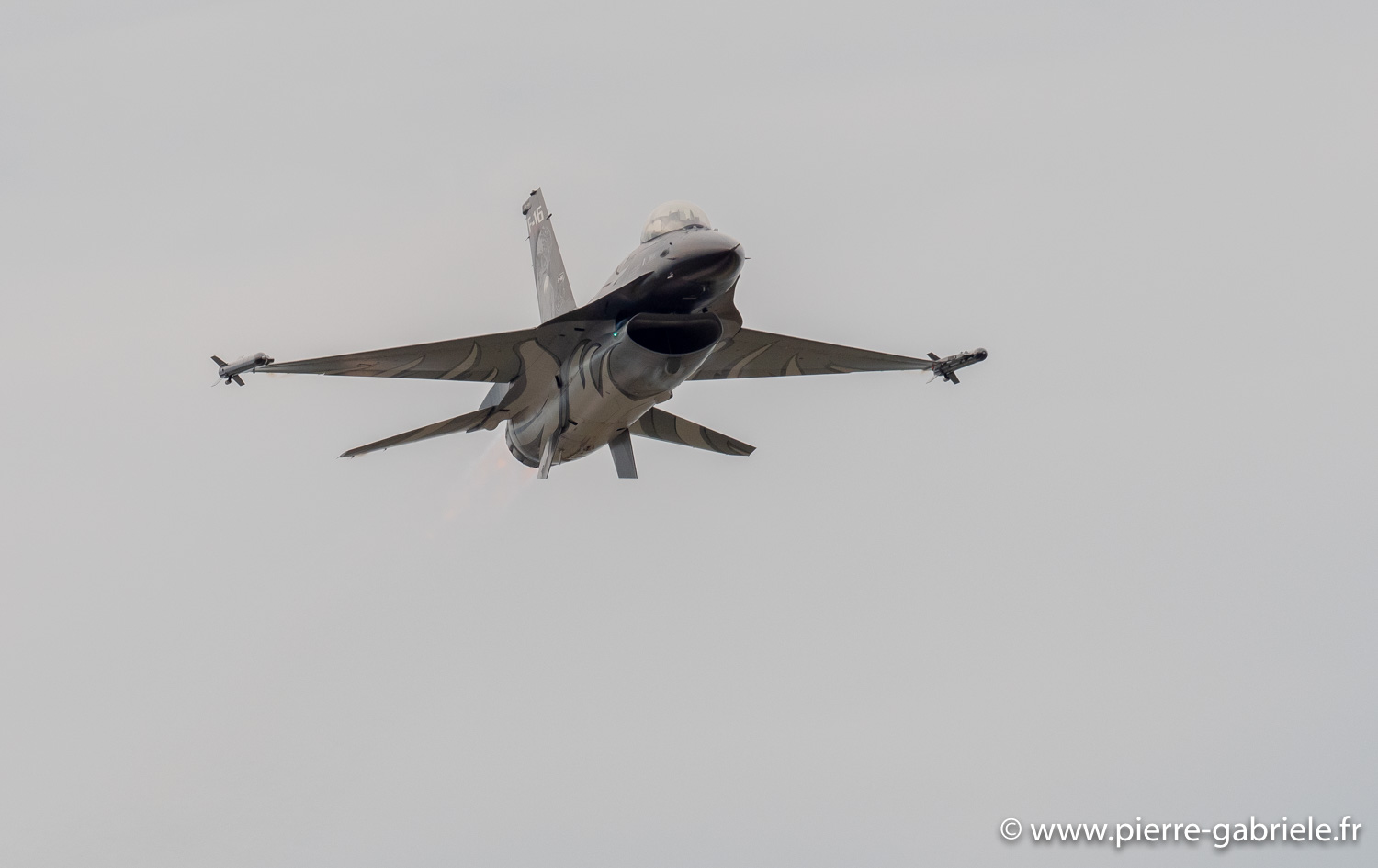 f16-g93_1093.jpg