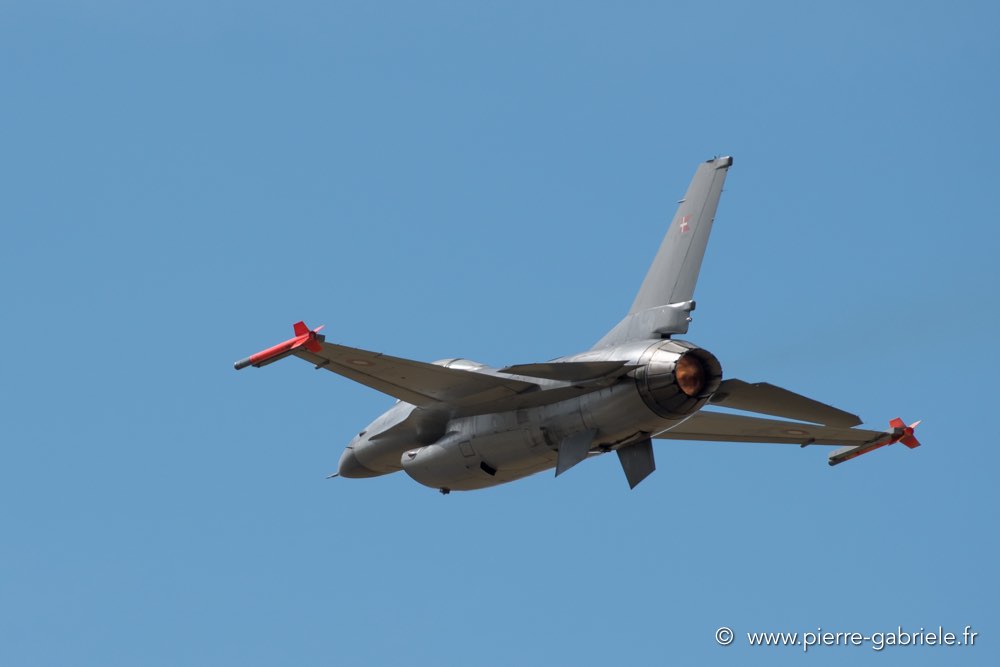 f16-d500_5000.jpg
