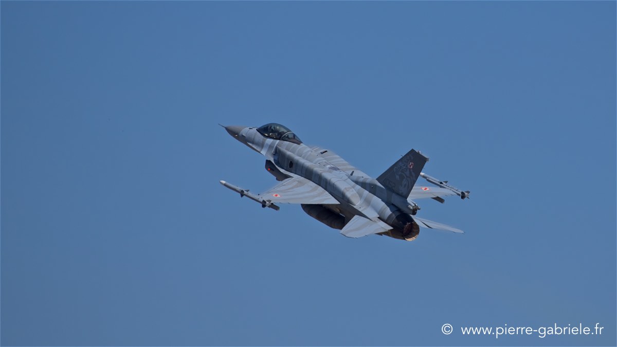 f16_1680.jpg