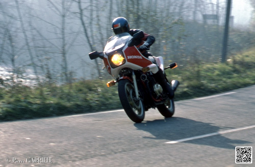 cb1100r_016.jpg