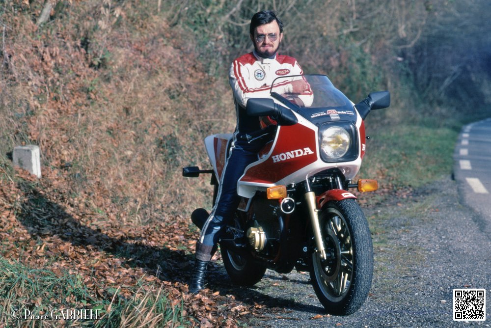 cb1100r_110.jpg
