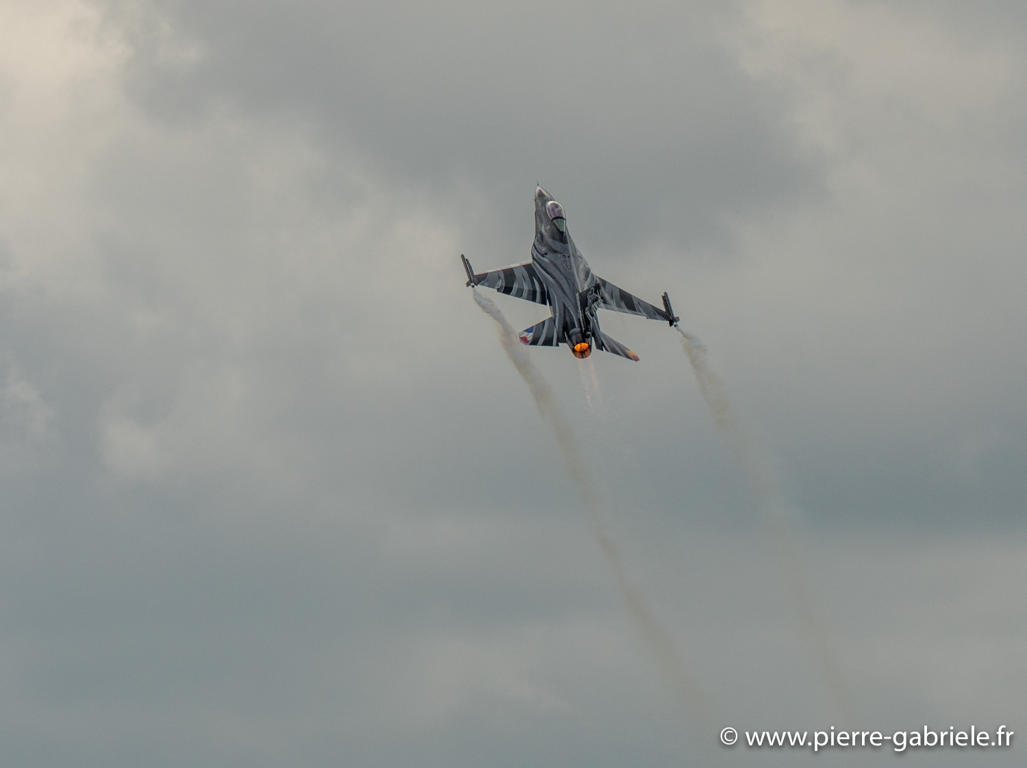 f16-g92_4363.jpg