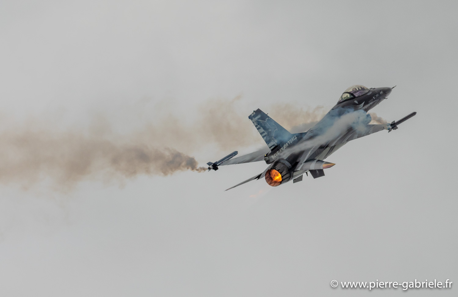 f16-g92_4367.jpg