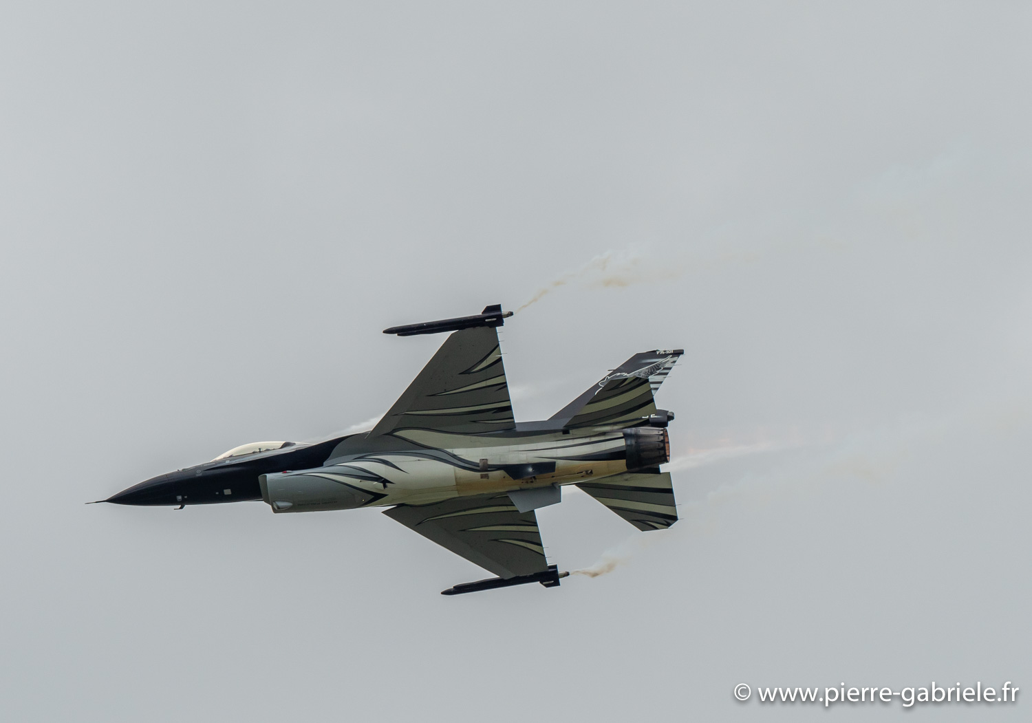 f16-g92_4370.jpg