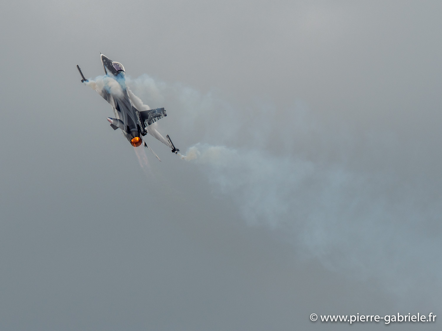 f16-g92_4372.jpg