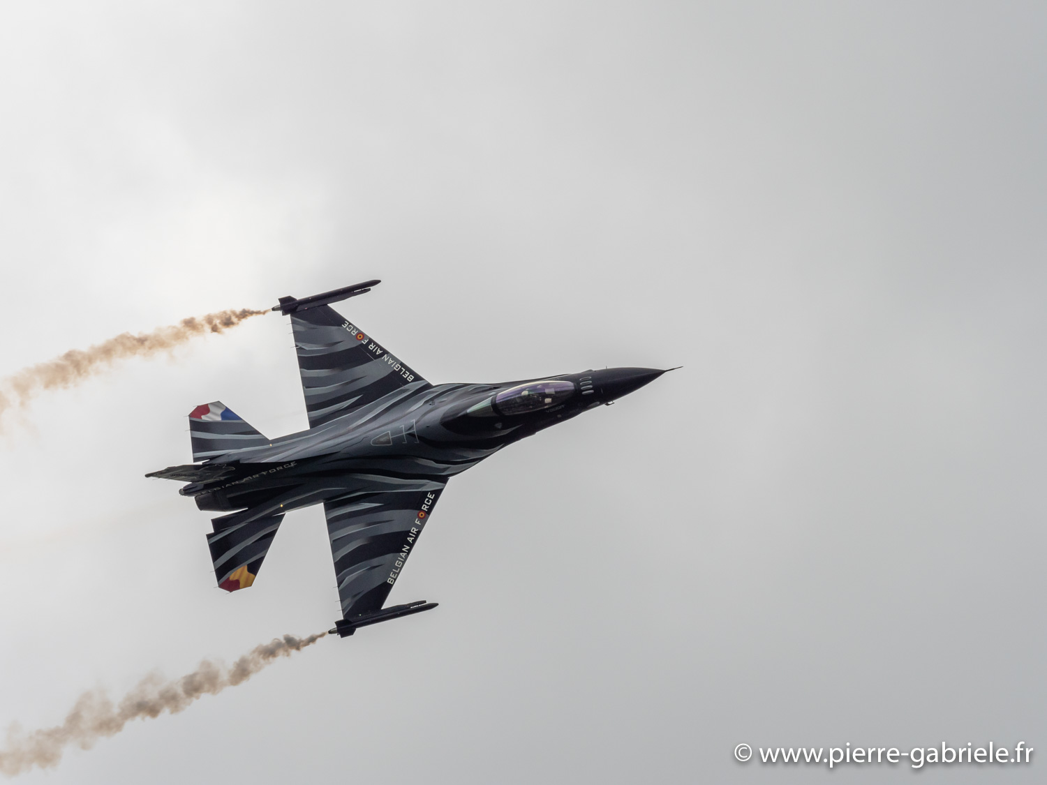 f16-g92_4377.jpg