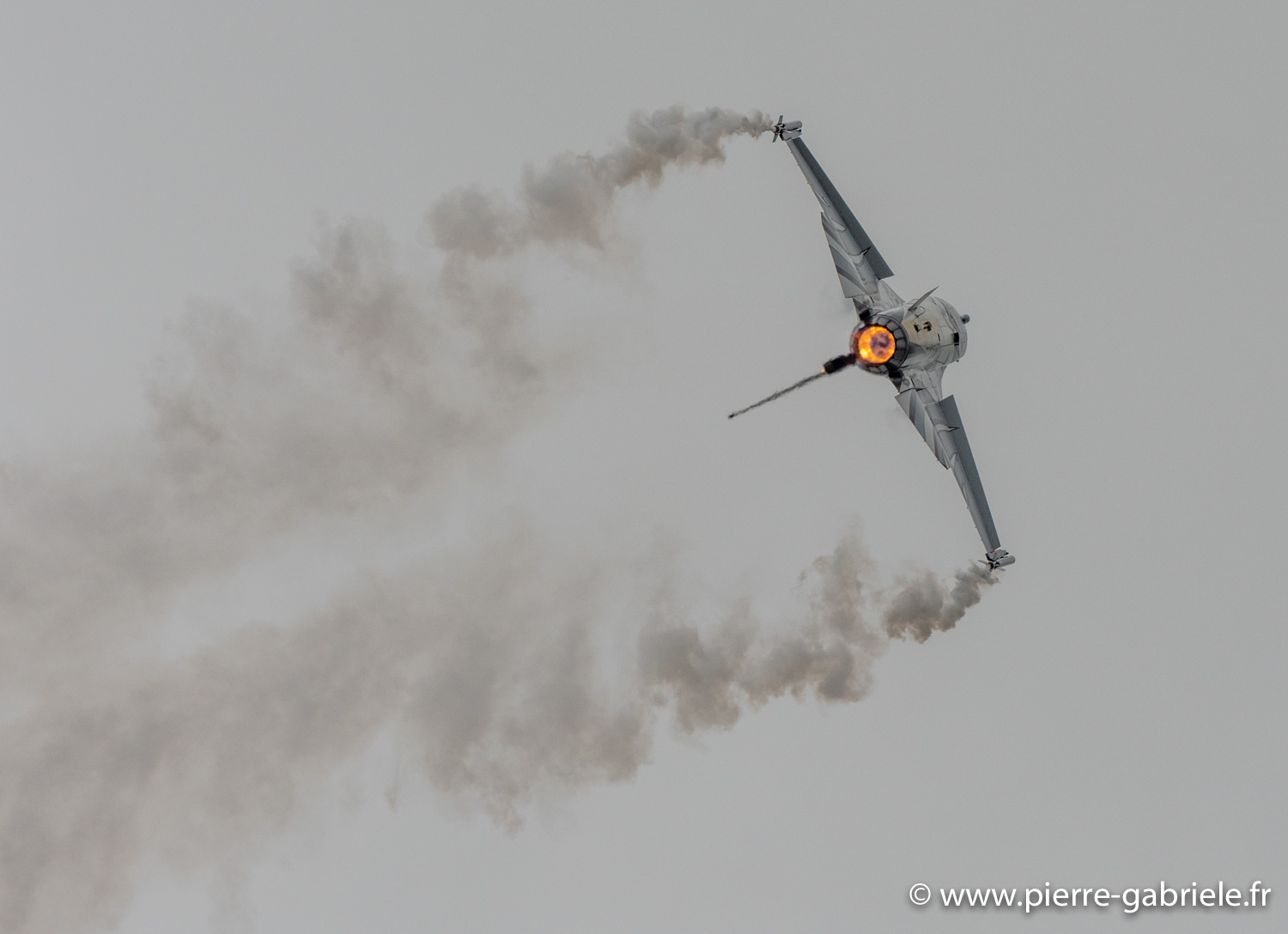 f16-g92_4402.jpg