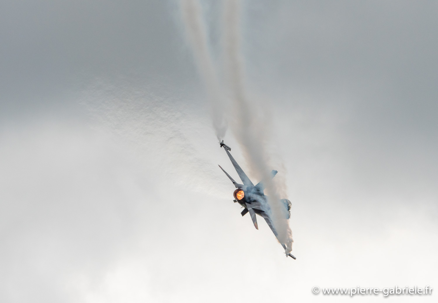 f16-g92_4413.jpg