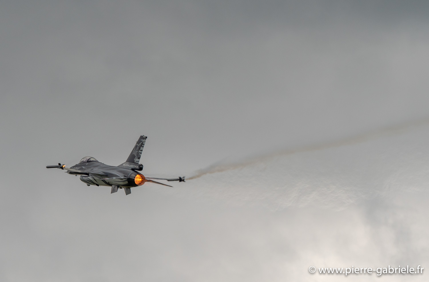 f16-g92_4421.jpg