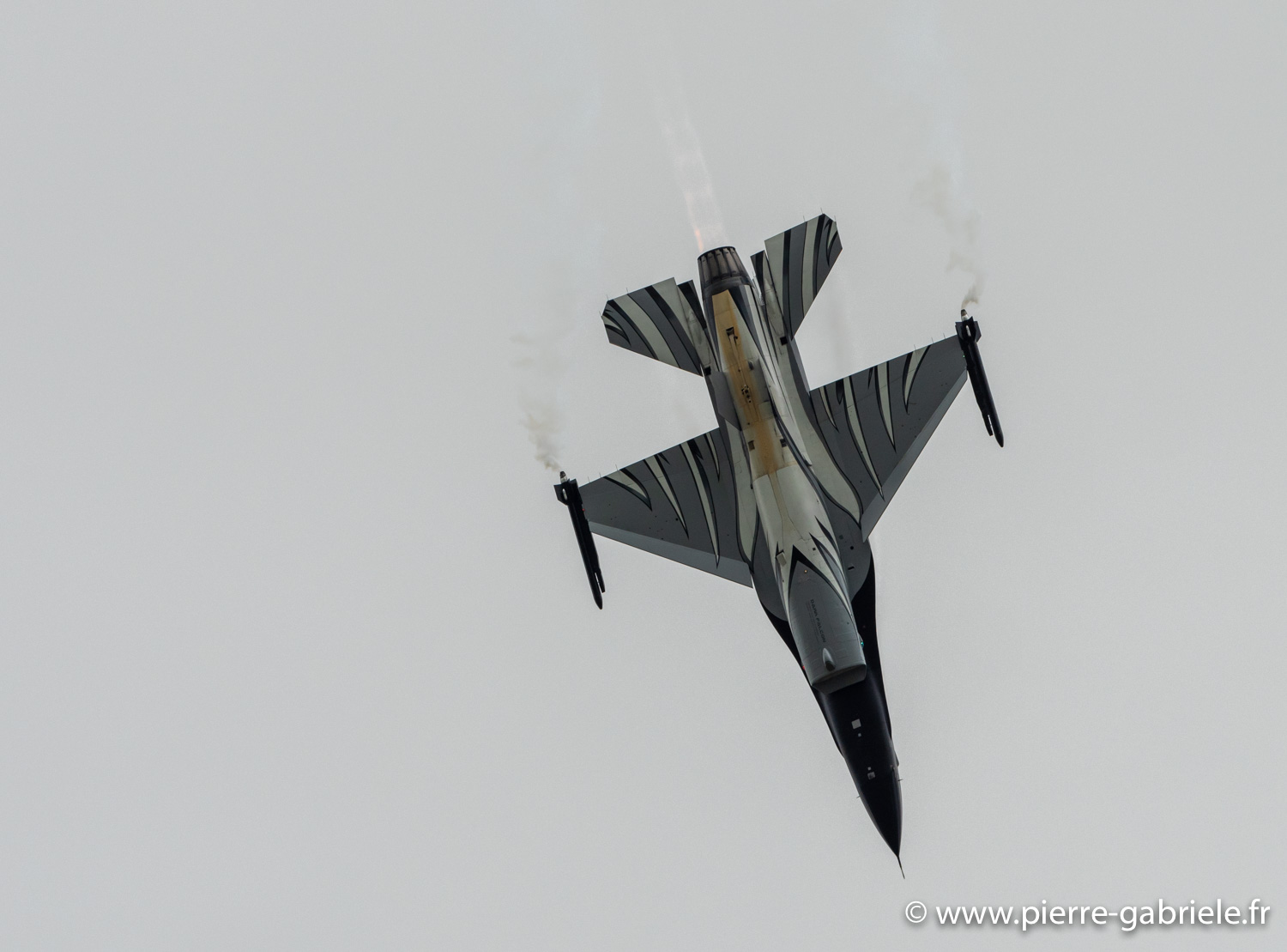 f16-g92_4664.jpg
