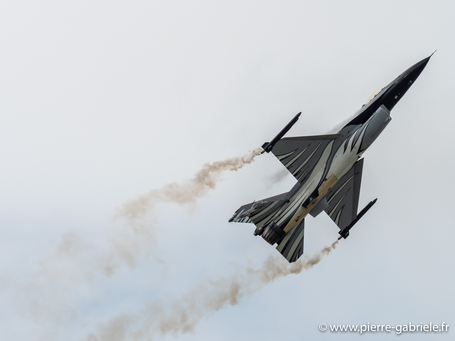 f16-g92_4692.jpg