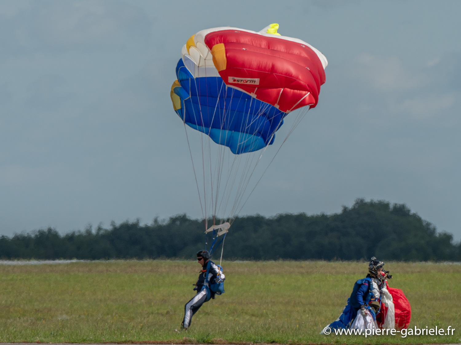 paras-g92_3912.jpg