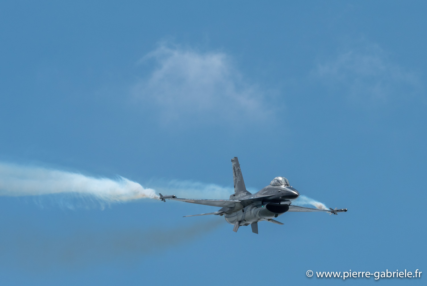 f16-g92_3408.jpg