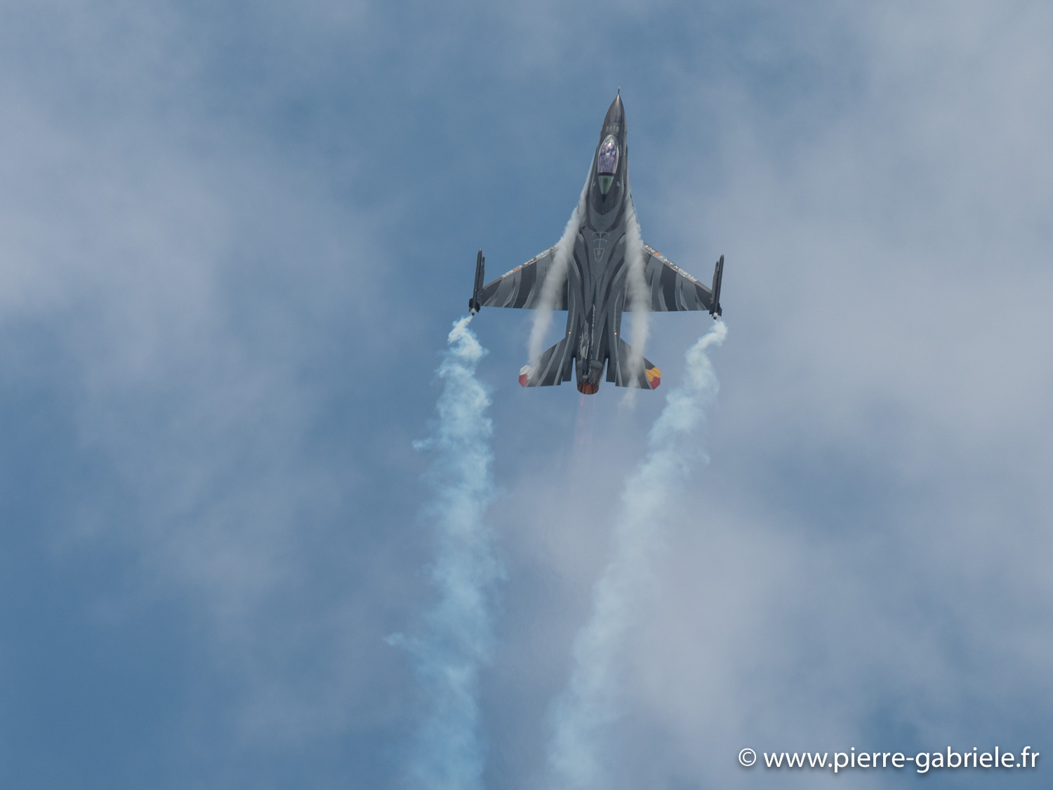 f16-g92_3413.jpg