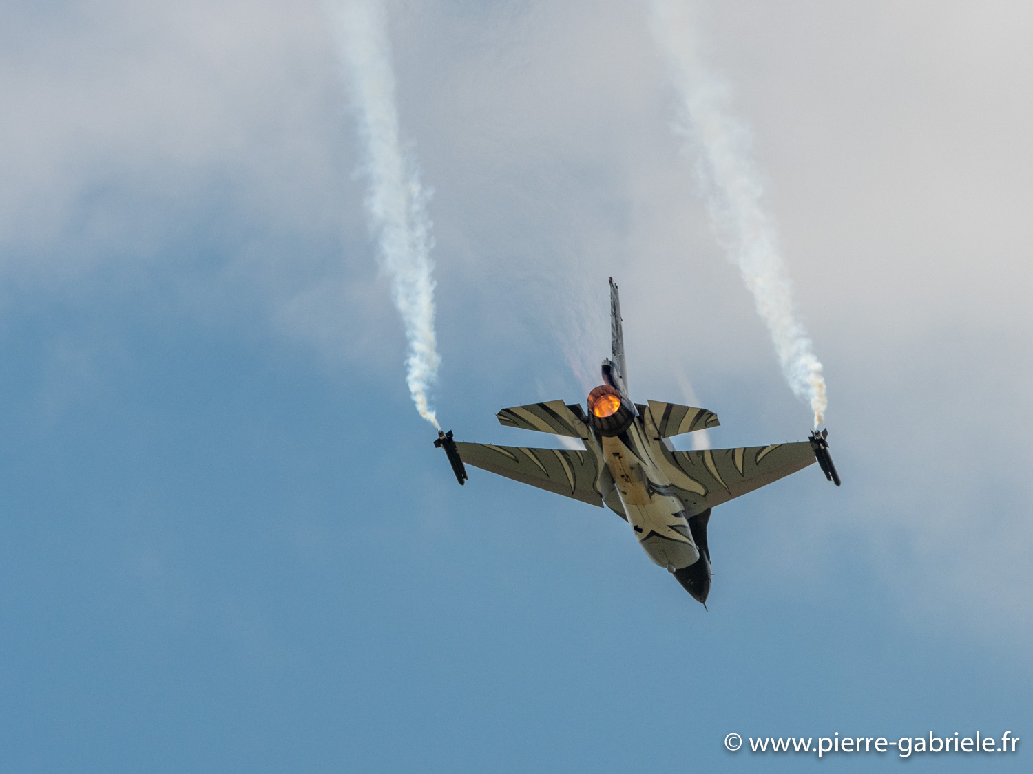 f16-g92_3417.jpg